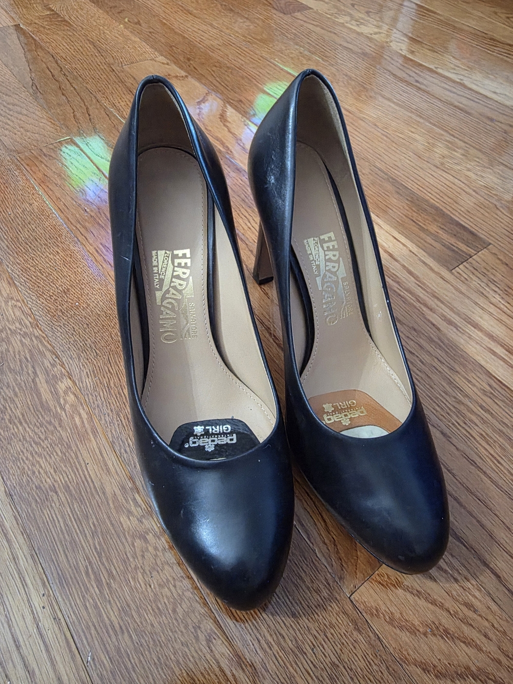 Salvatore Ferragamo Black Leather Pointed-Toe Pumps